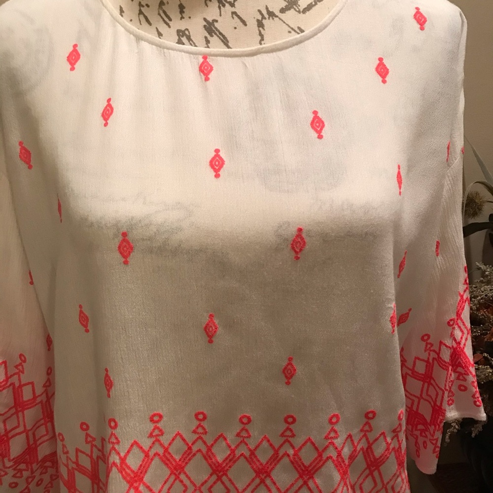 NWOT White Aztec pattern - Picture 2 of 5